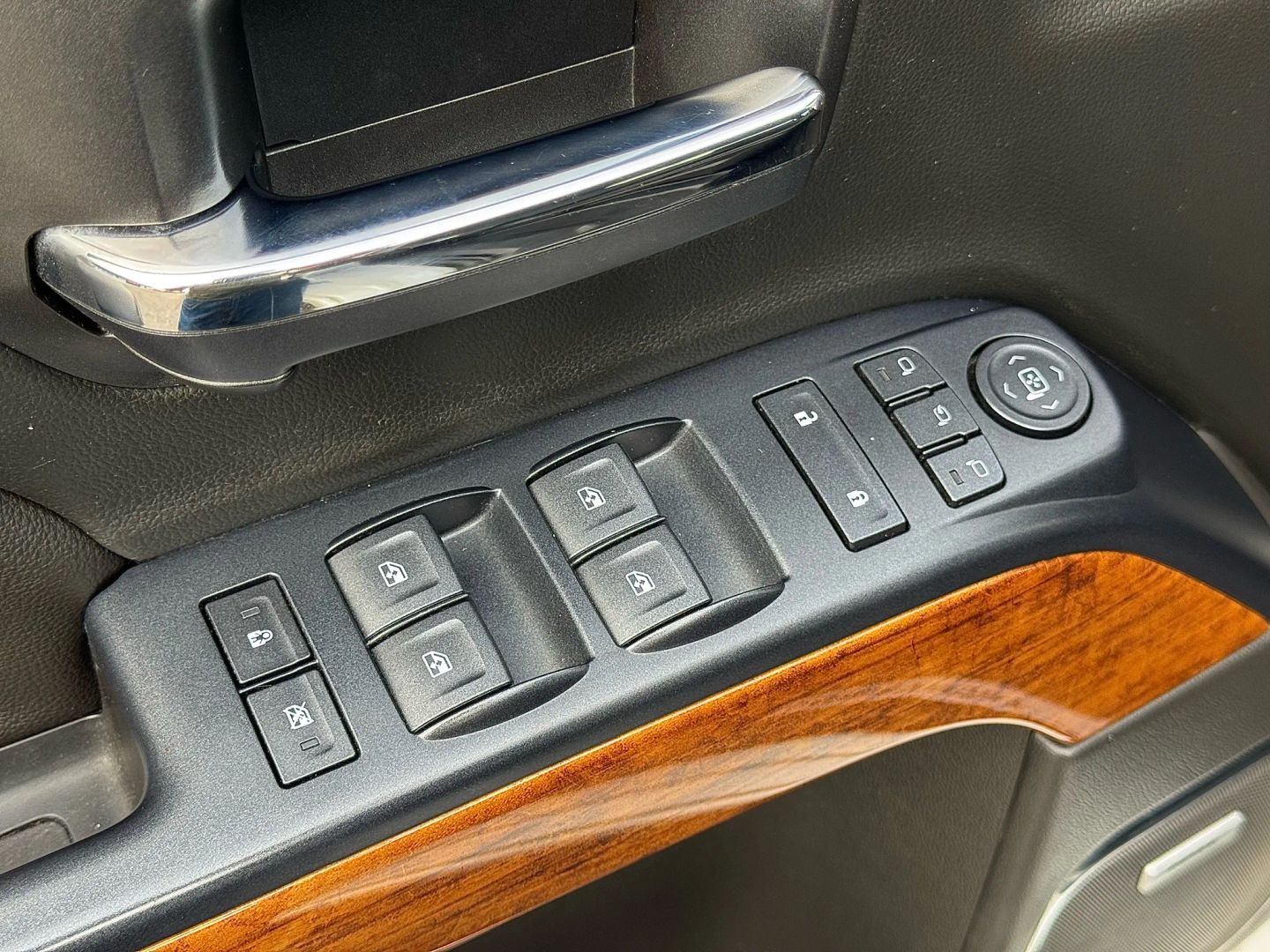 2017 Chevrolet Silverado 1500 Crew Cab - Image 26