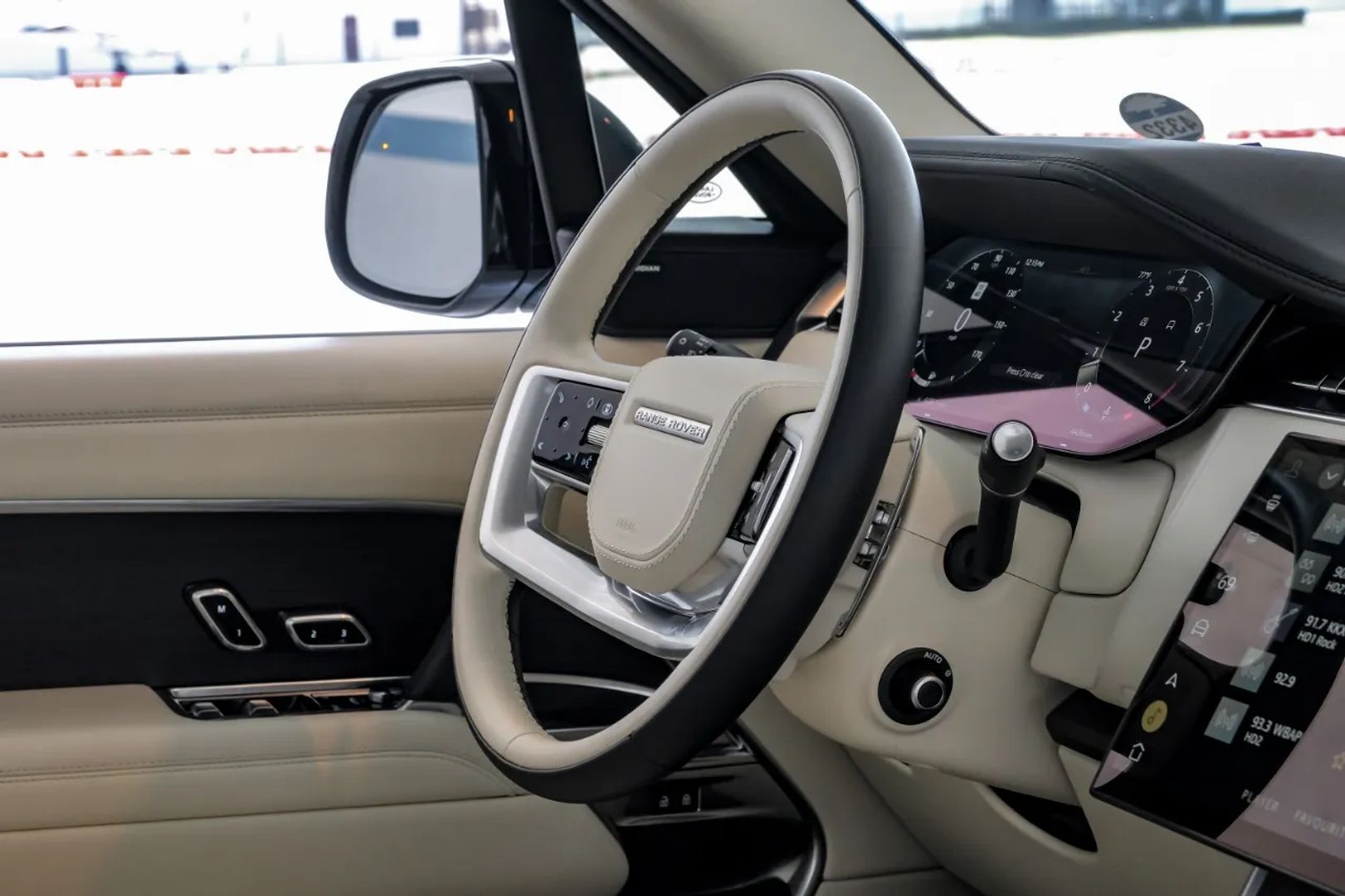 2024 Land Rover Range Rover - Image 17