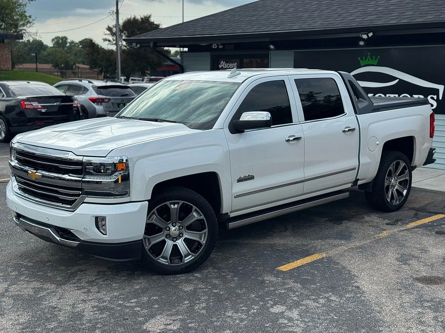 2017 Chevrolet Silverado 1500 Crew Cab - Image 6