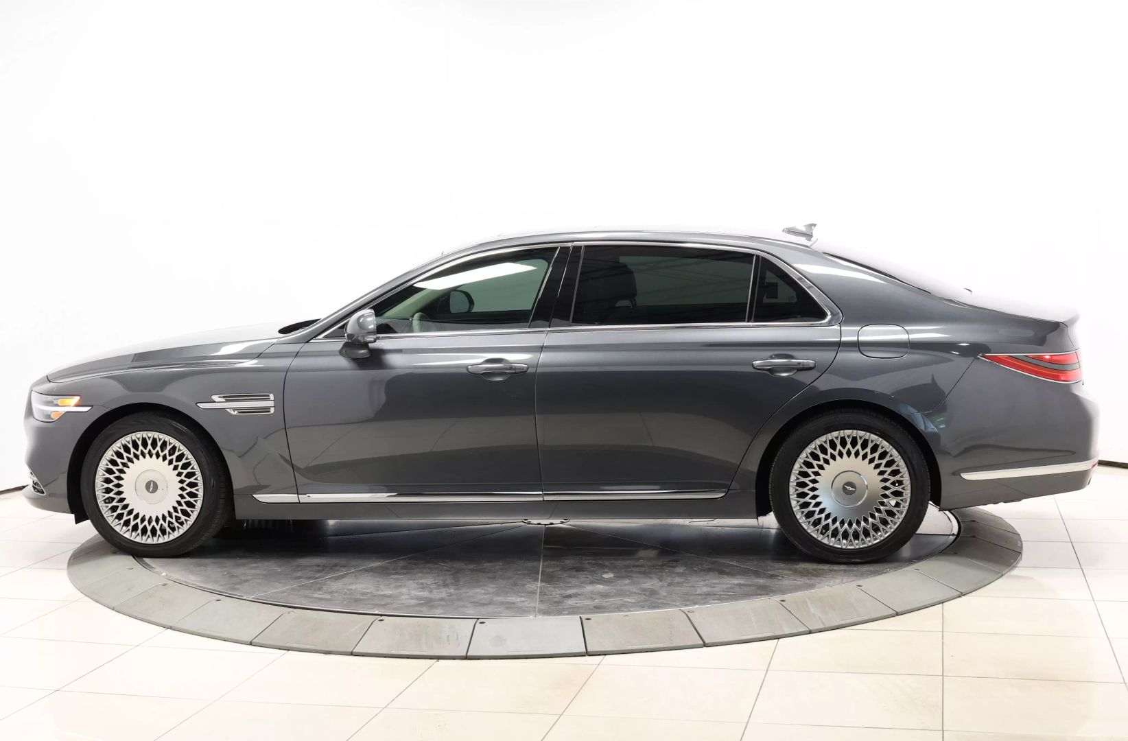 2020 Genesis G90 - Image 6