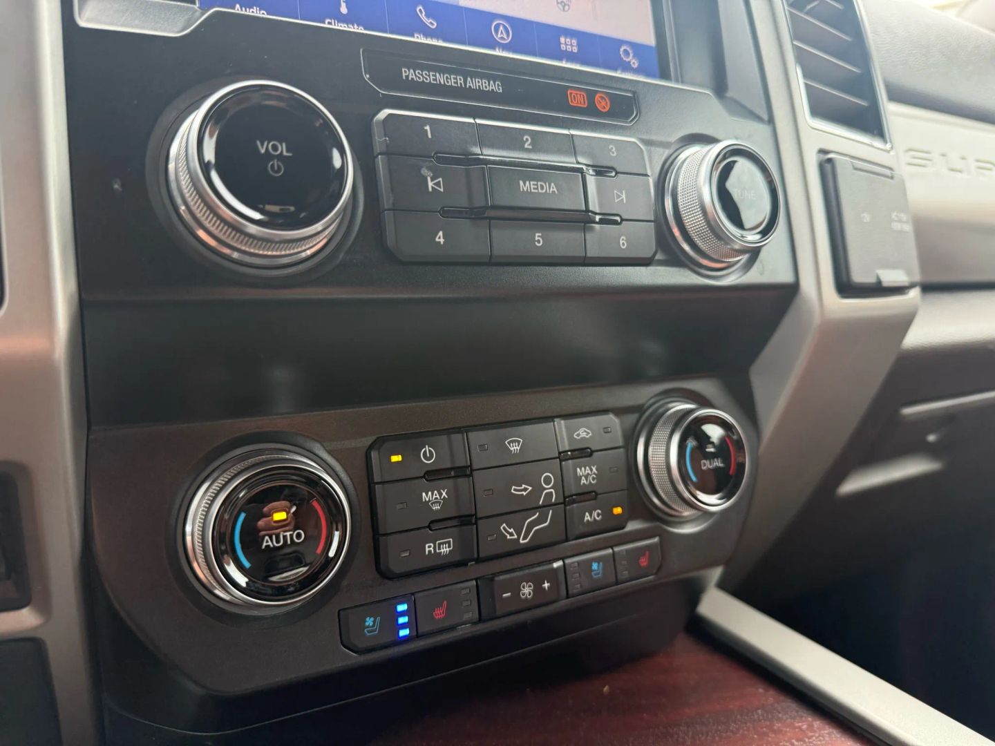 2020 Ford F250 Super Duty Crew Cab - Image 25
