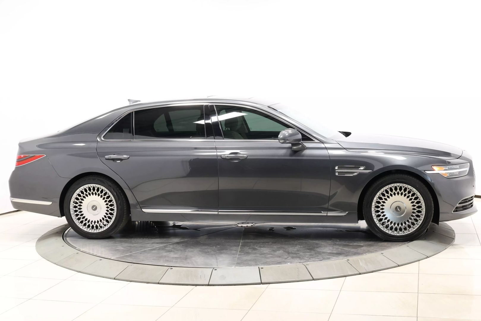 2020 Genesis G90 - Image 78