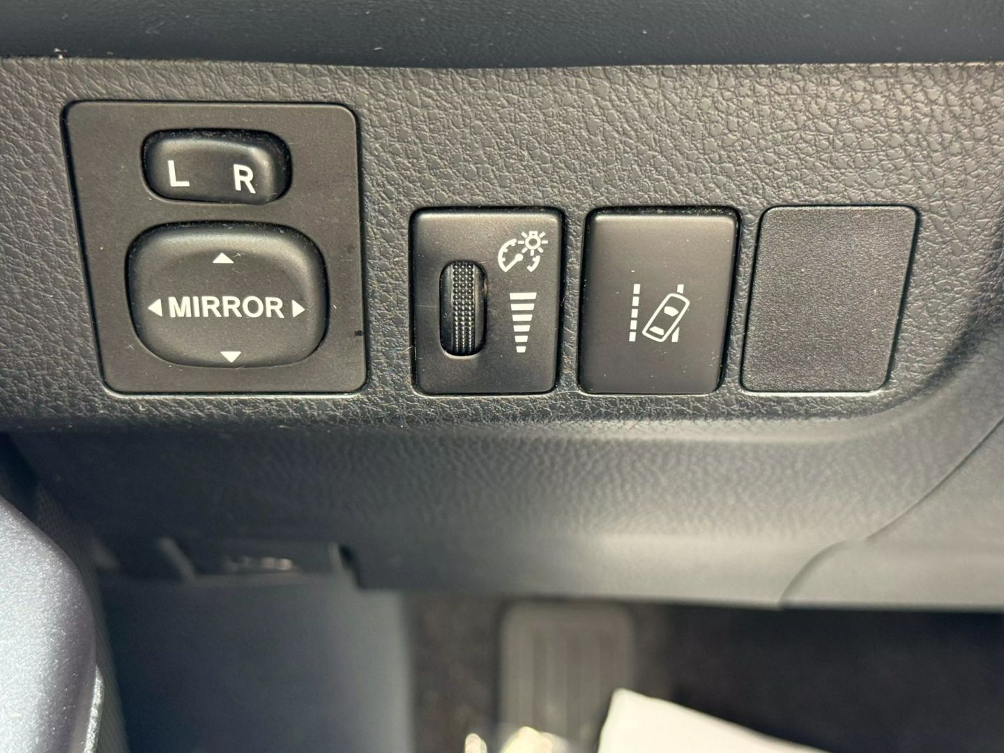 2017 Toyota Rav4 - Image 41