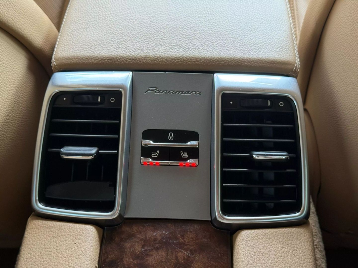 2015 Porsche Panamera - Image 27