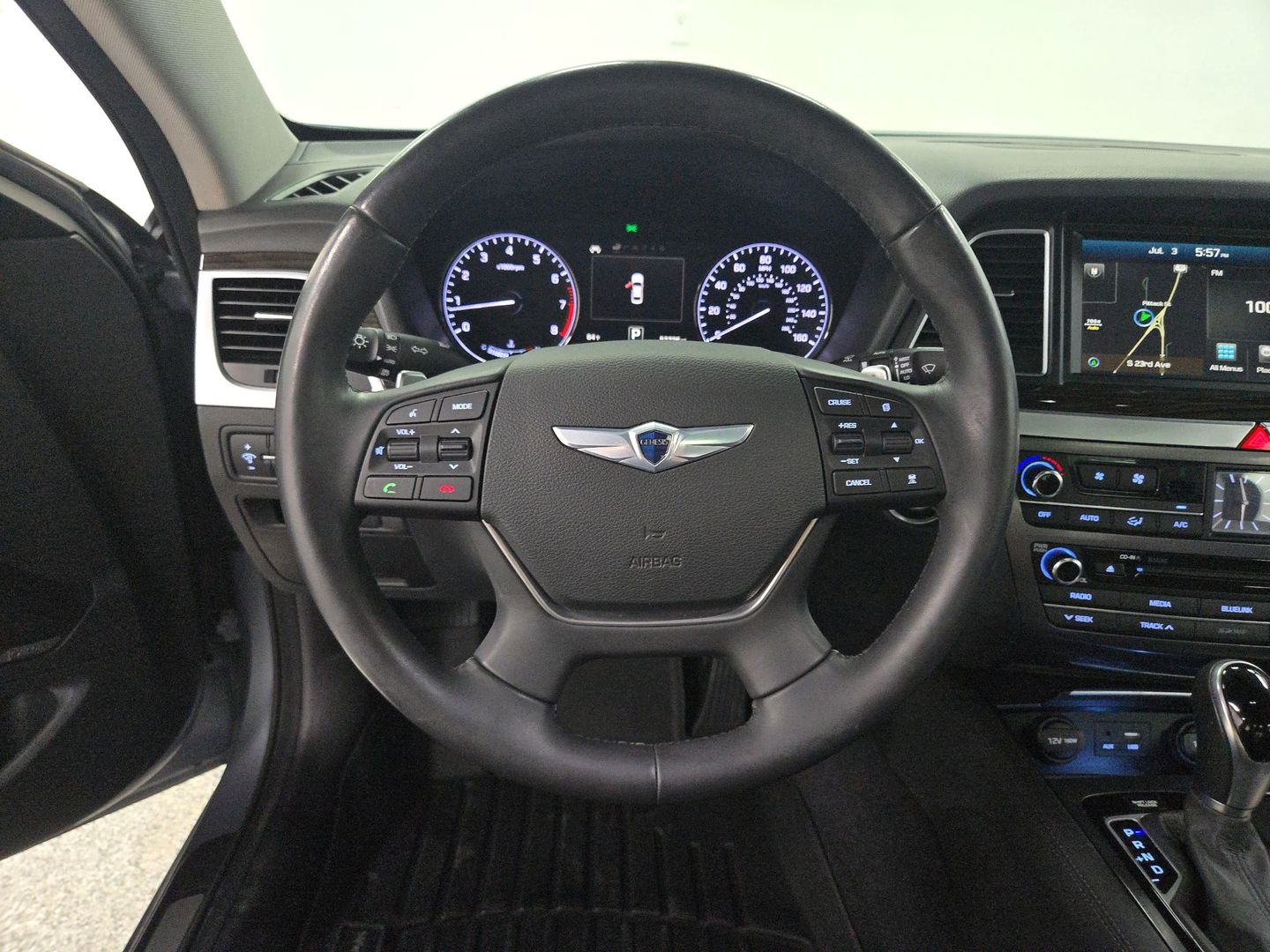 2015 Hyundai Genesis - Image 17