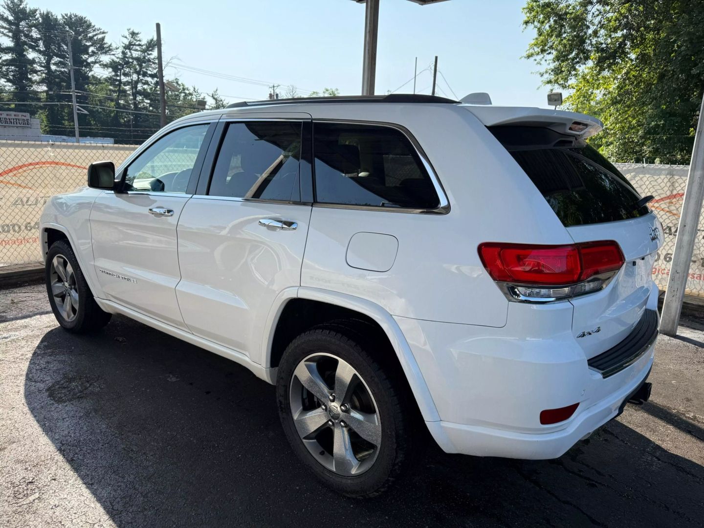 2015 Jeep Grand Cherokee - Image 12