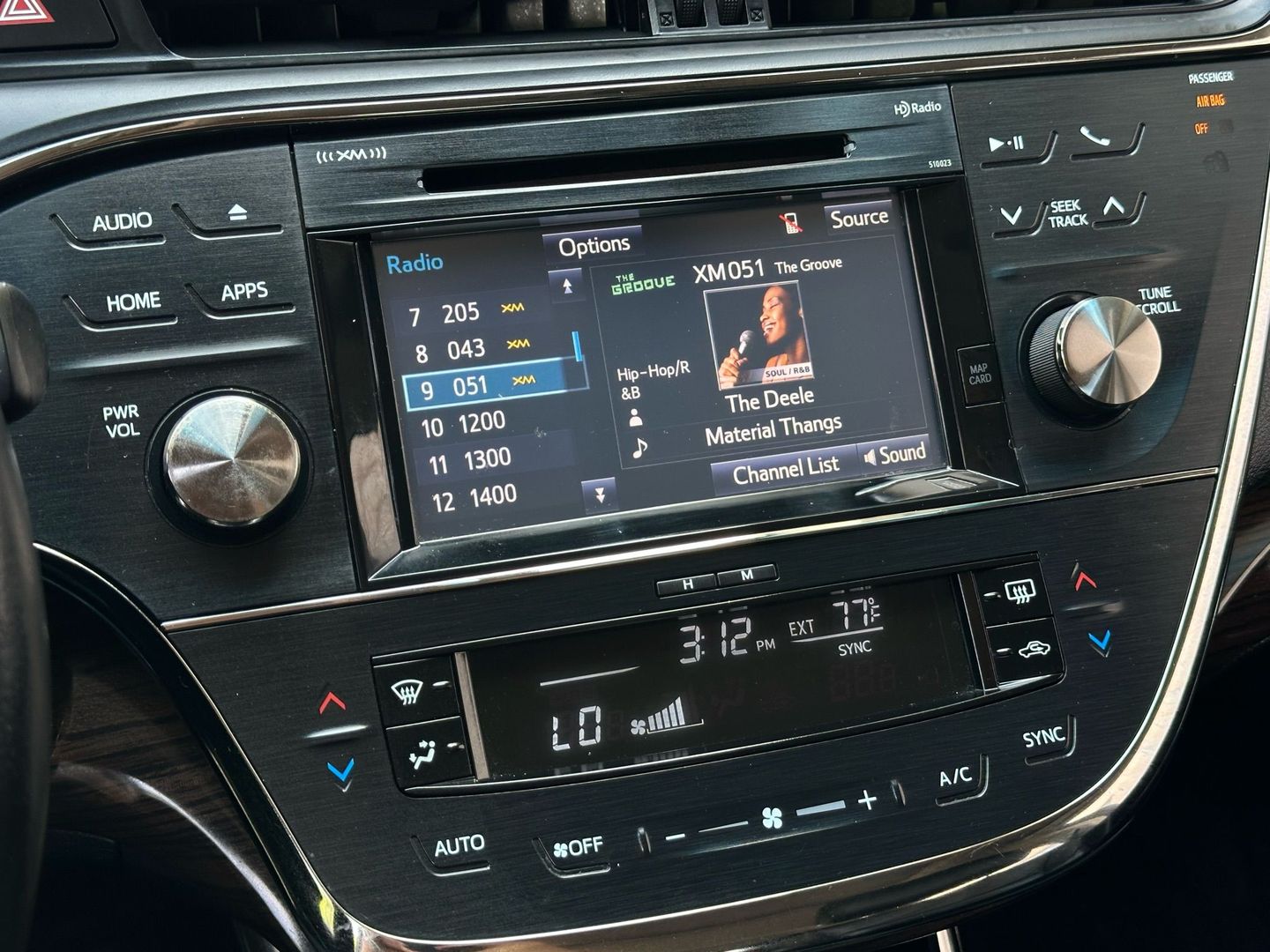 2015 Toyota Avalon - Image 30