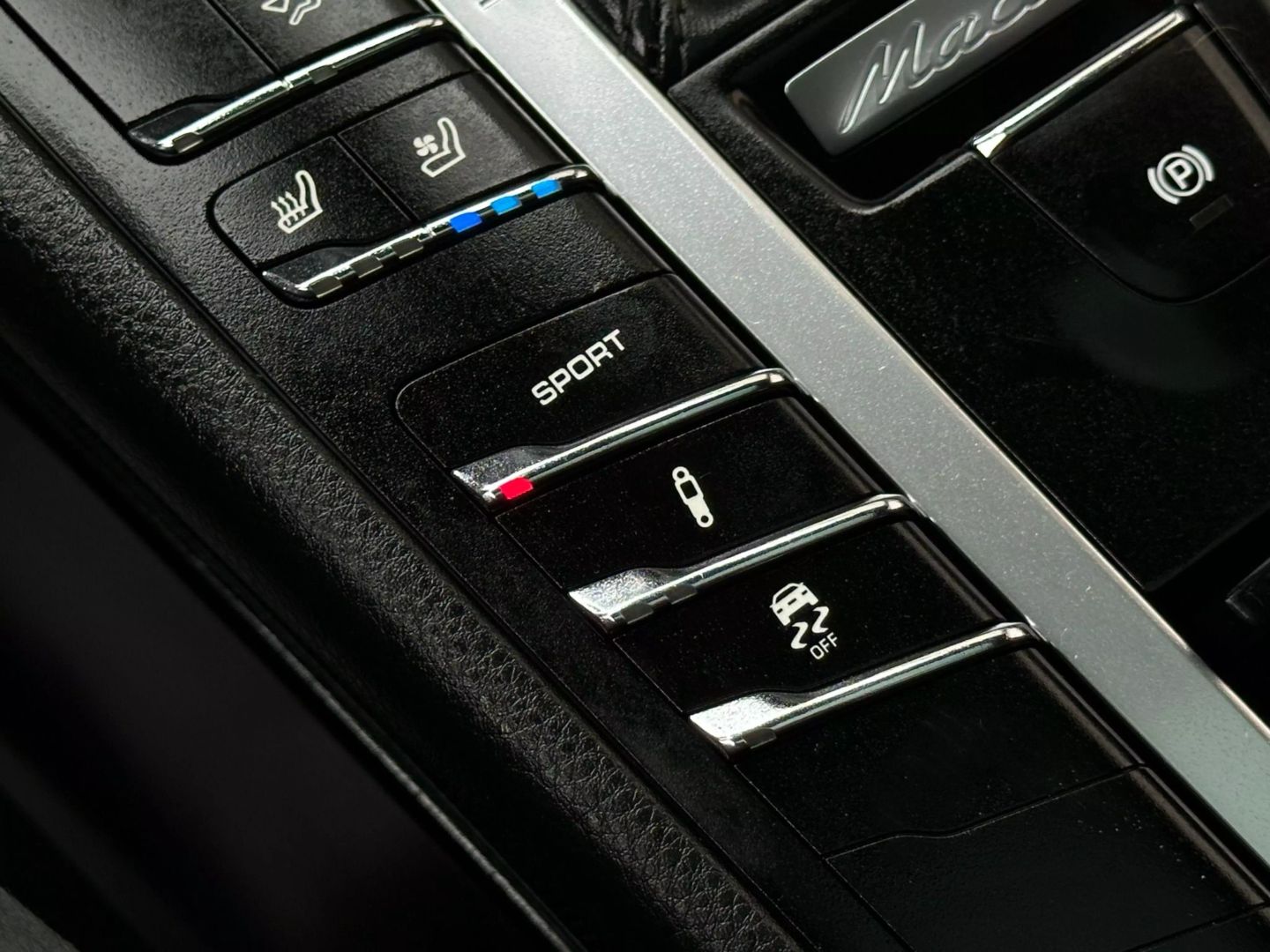 2015 Porsche Macan - Image 43