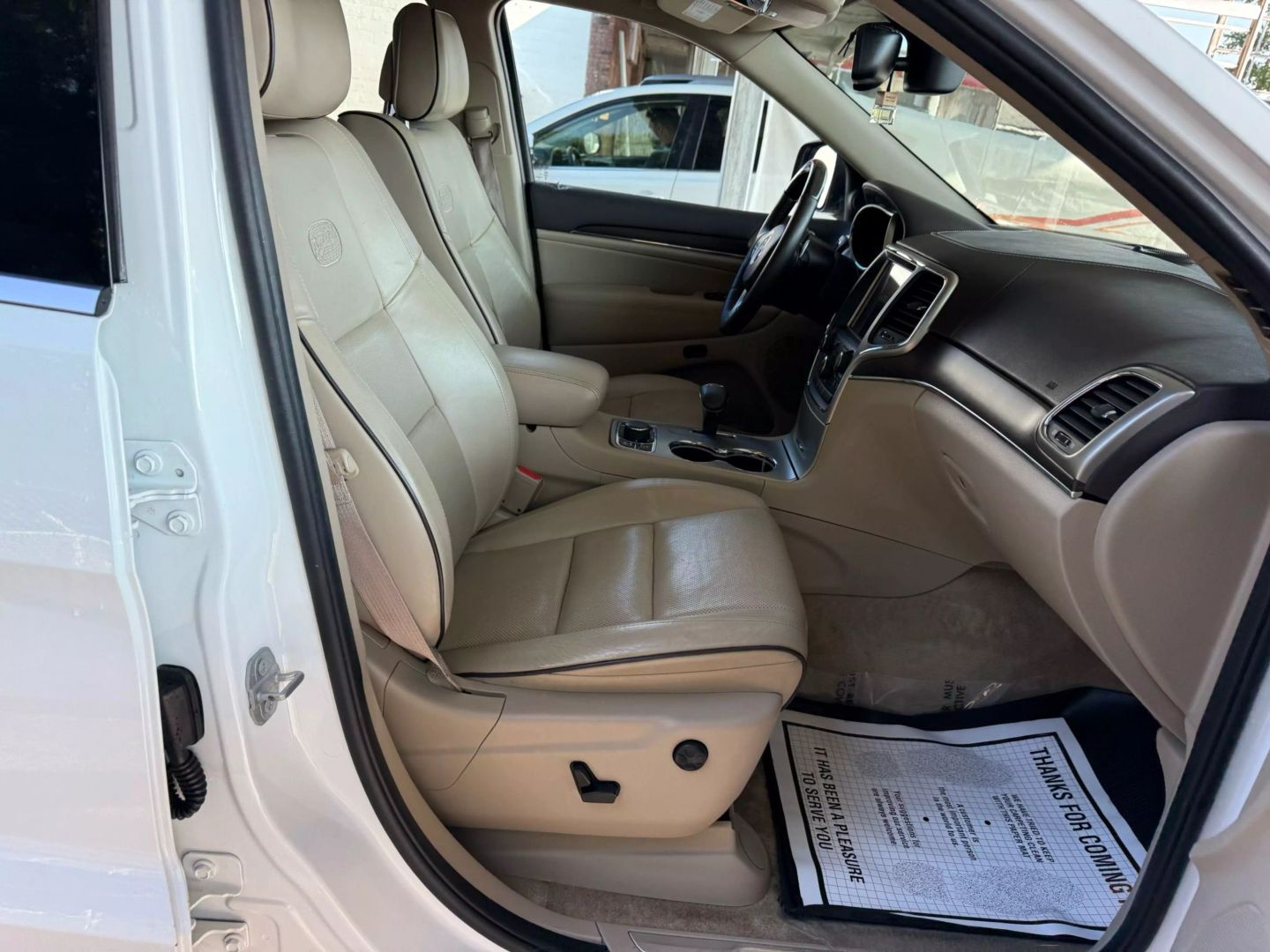 2015 Jeep Grand Cherokee - Image 25
