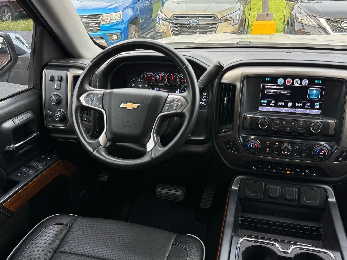 2017 Chevrolet Silverado 1500 Crew Cab - Image 28