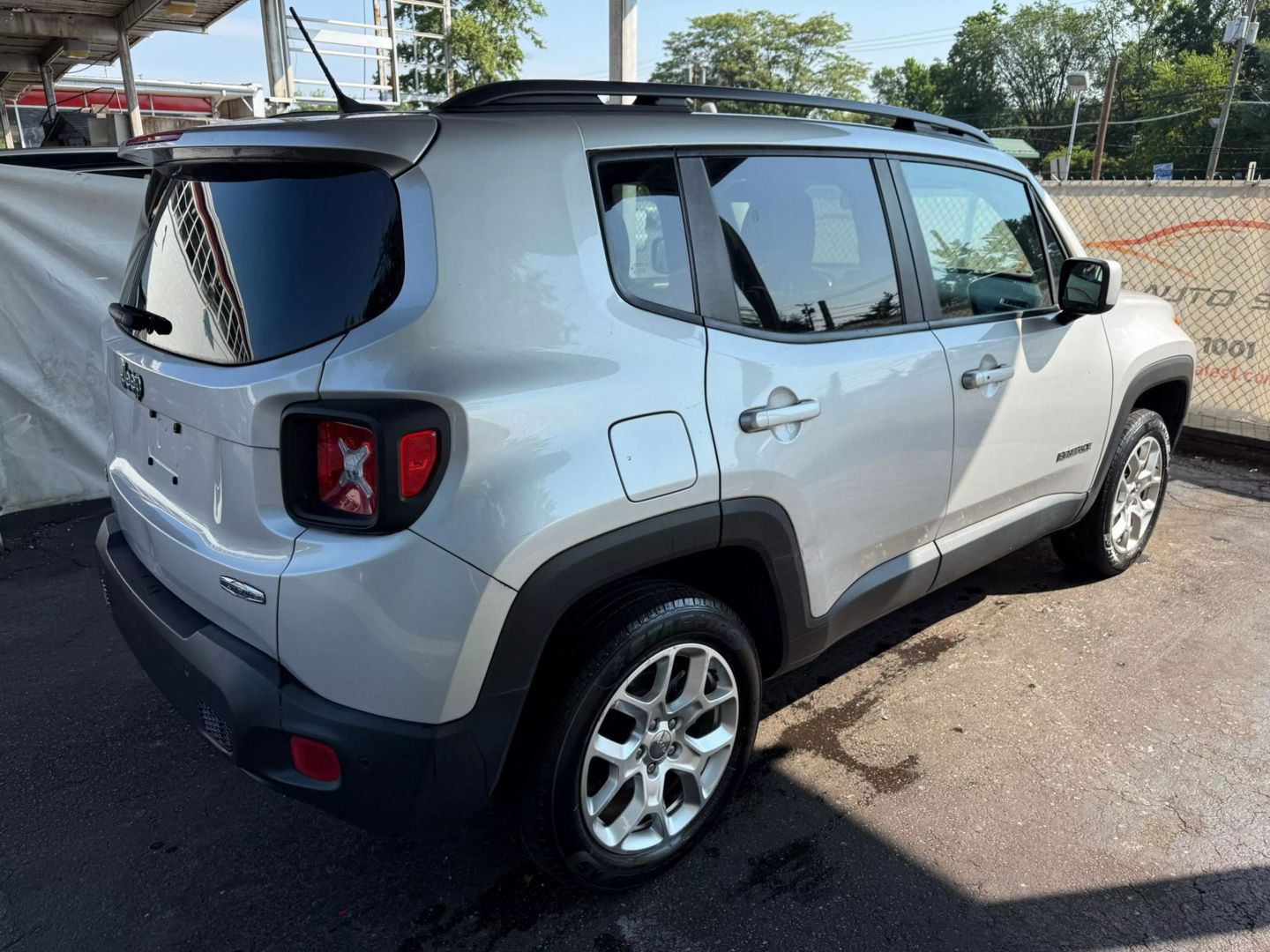 2016 Jeep Renegade - Image 12