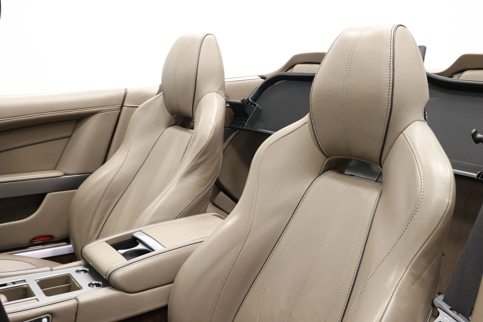 2015 Aston Martin Db9 - Image 16