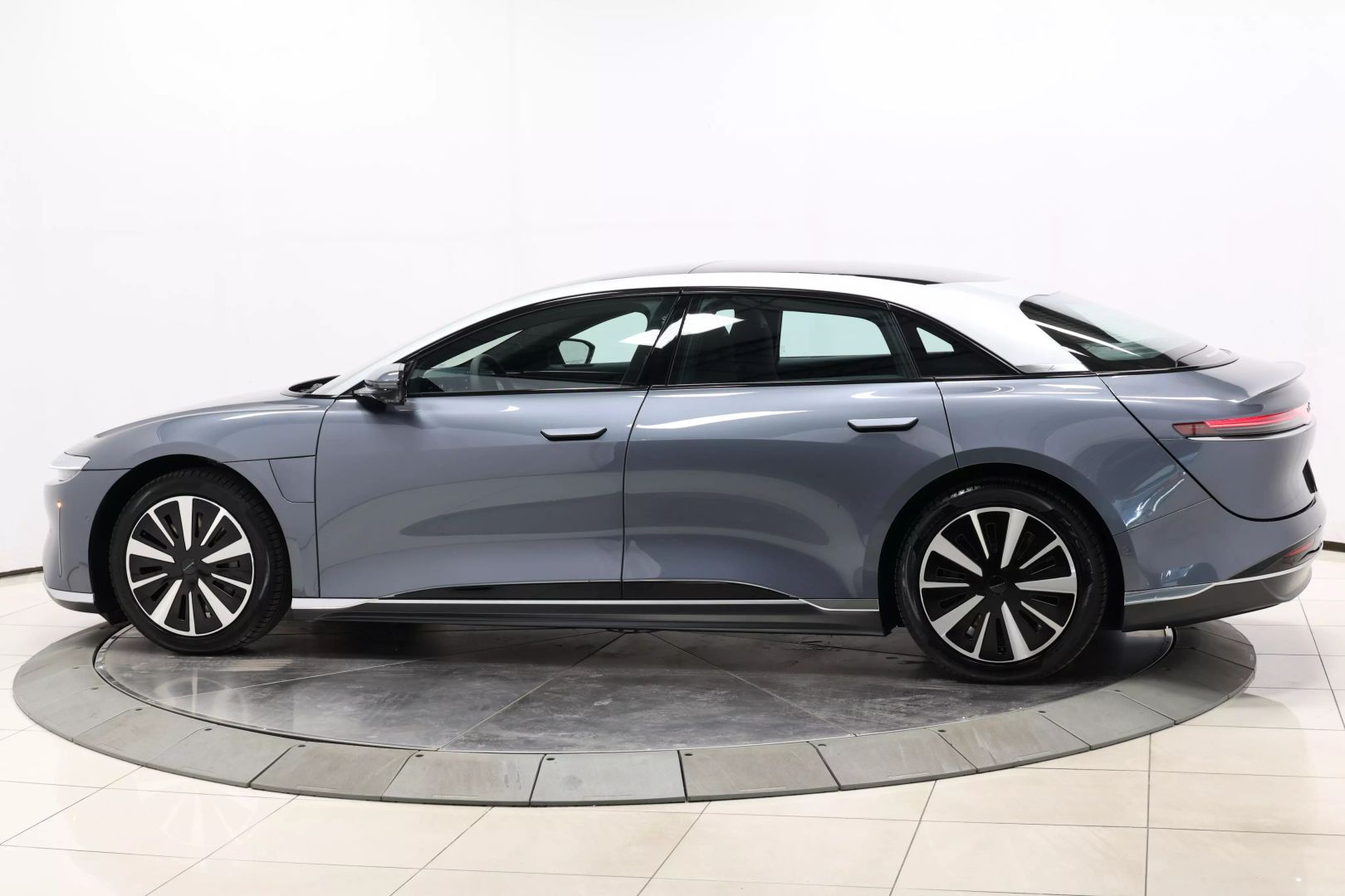 2025 Lucid Air - Image 6