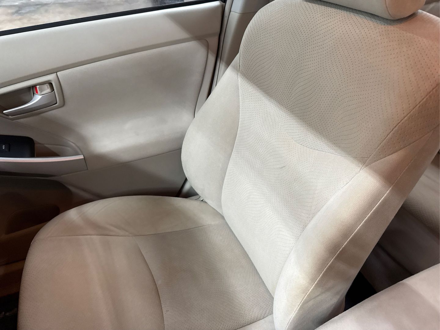 2011 Toyota Prius - Image 27