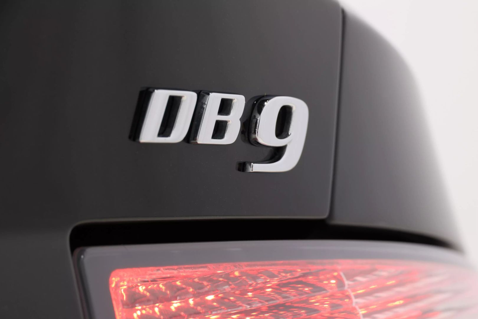 2015 Aston Martin Db9 - Image 94