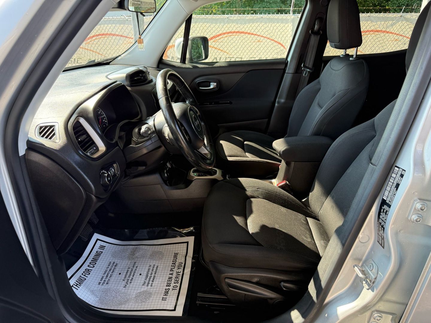 2016 Jeep Renegade - Image 15