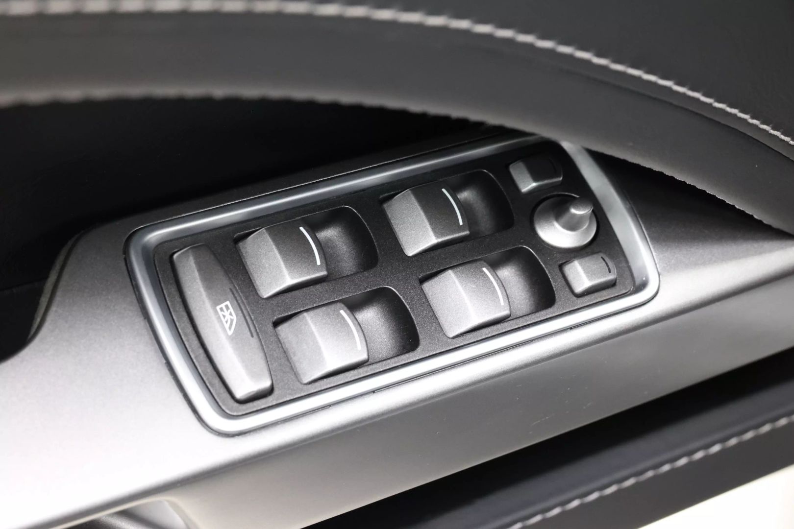 2011 Aston Martin Rapide - Image 10