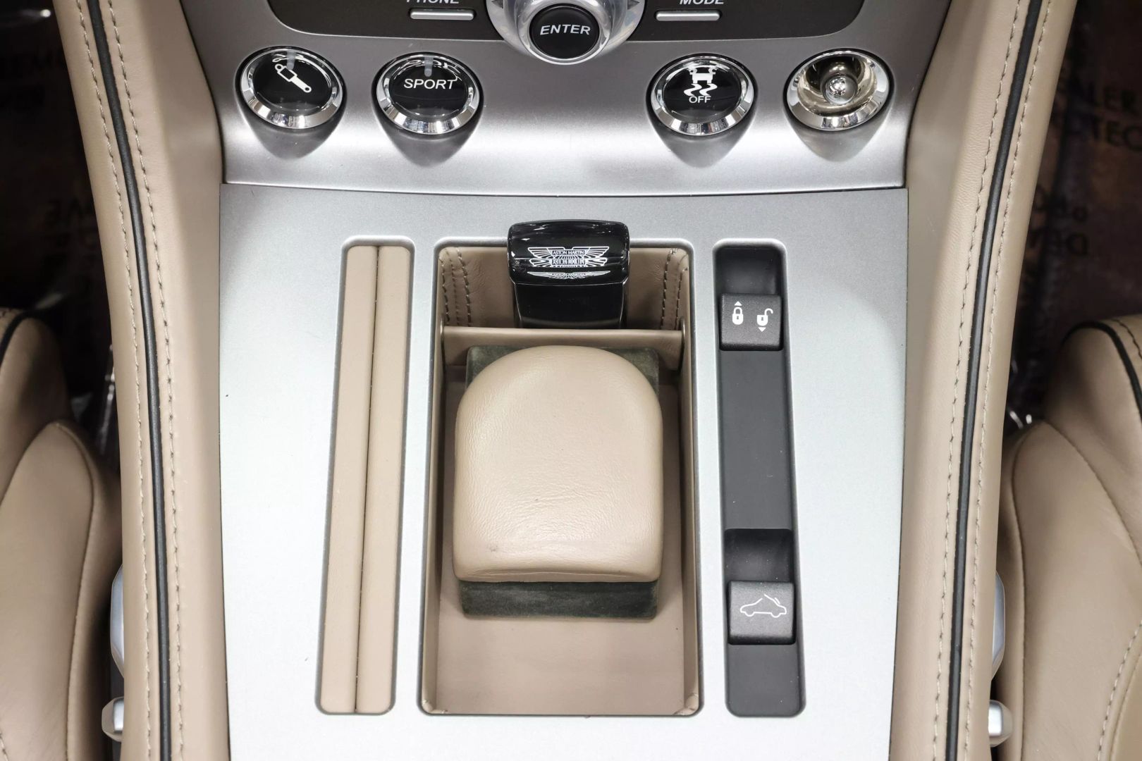 2015 Aston Martin Db9 - Image 40
