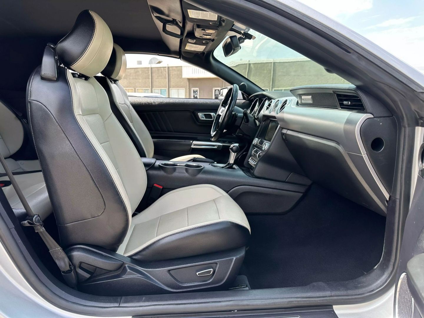 2019 Ford Mustang - Image 26