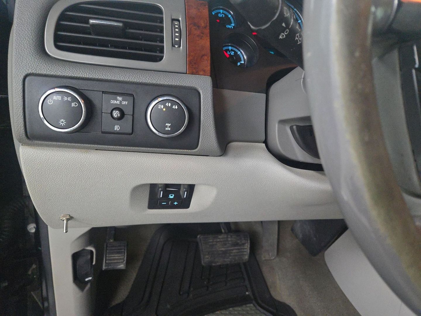 2012 Chevrolet Silverado 3500 Hd Crew Cab - Image 17