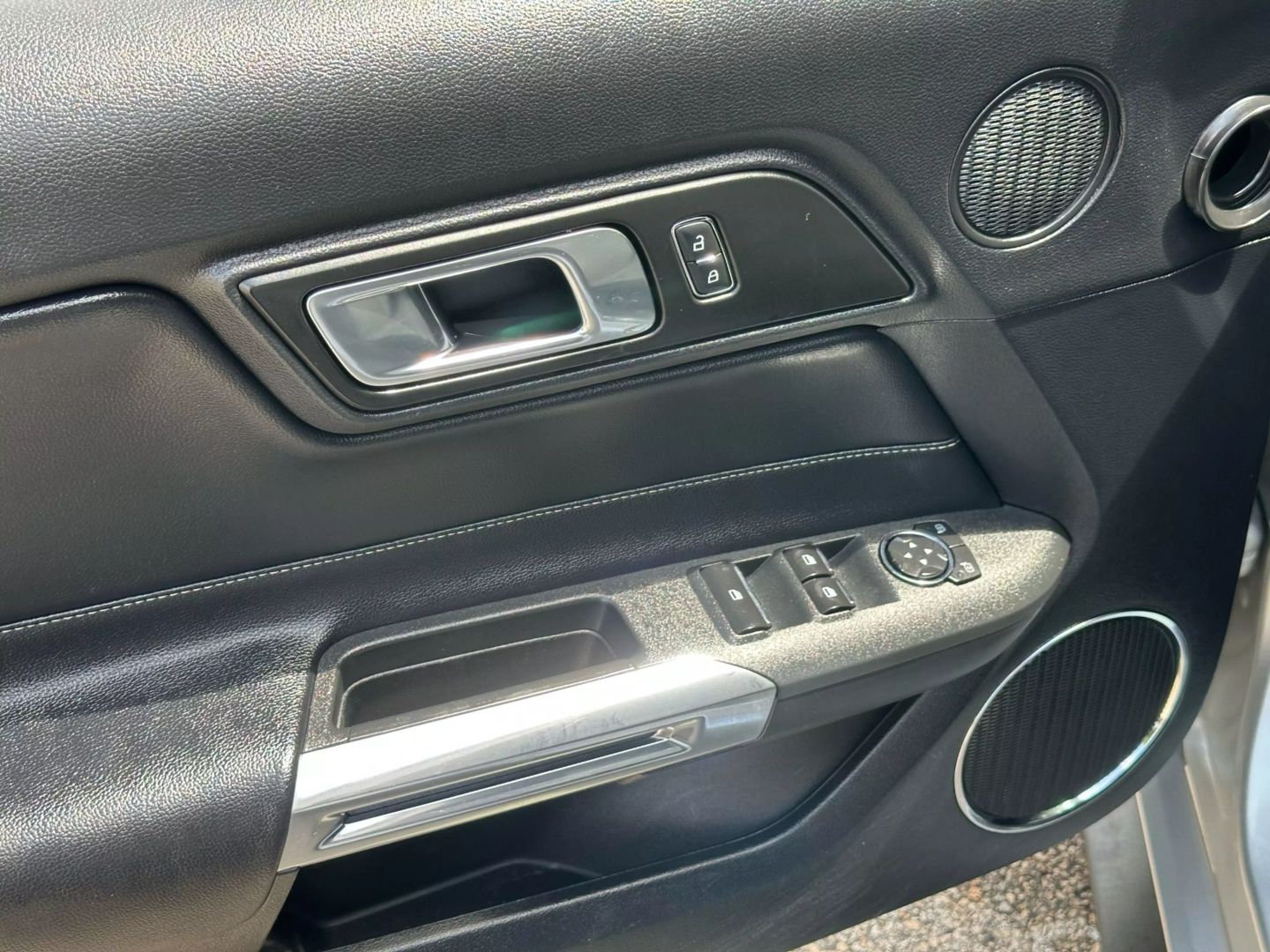 2019 Ford Mustang - Image 28