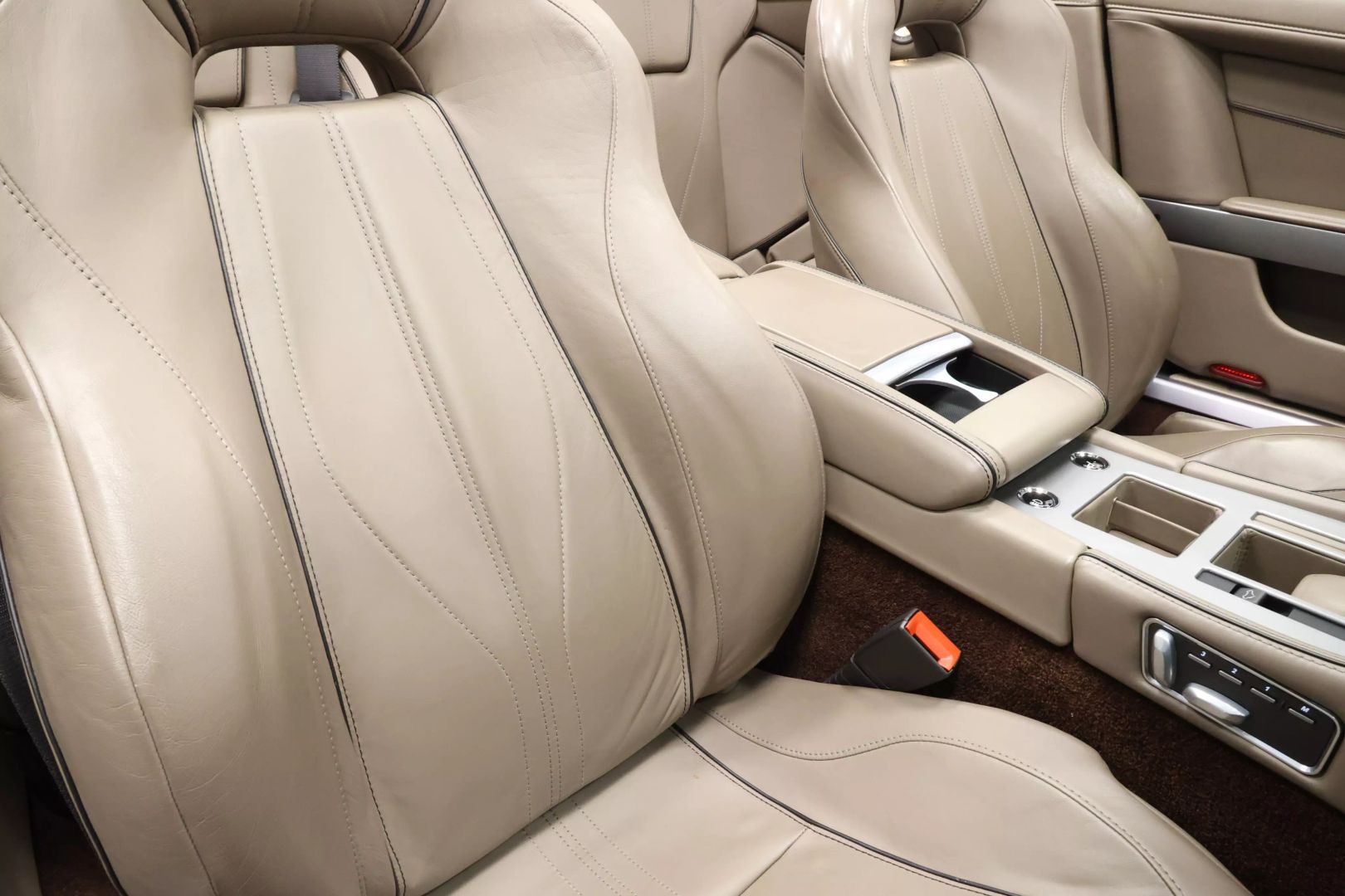 2015 Aston Martin Db9 - Image 80