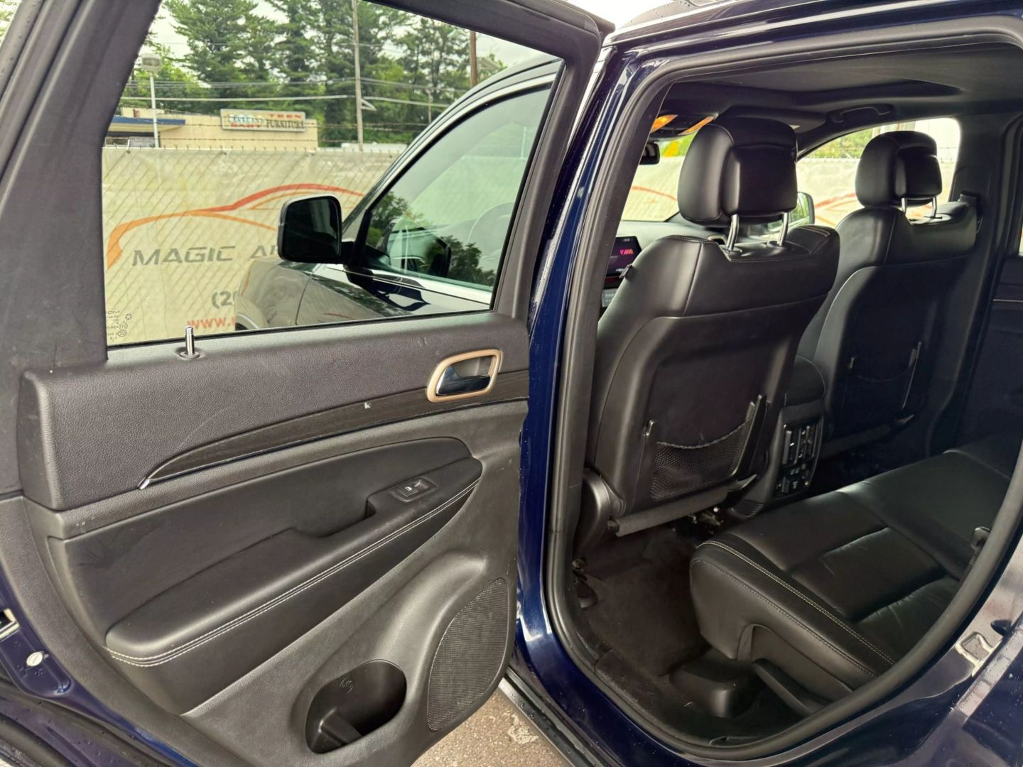 2015 Jeep Grand Cherokee - Image 17