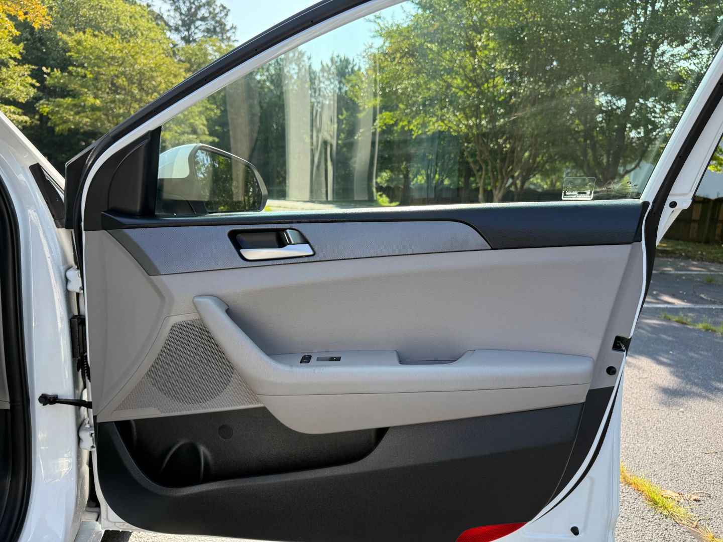 2017 Hyundai Sonata - Image 14