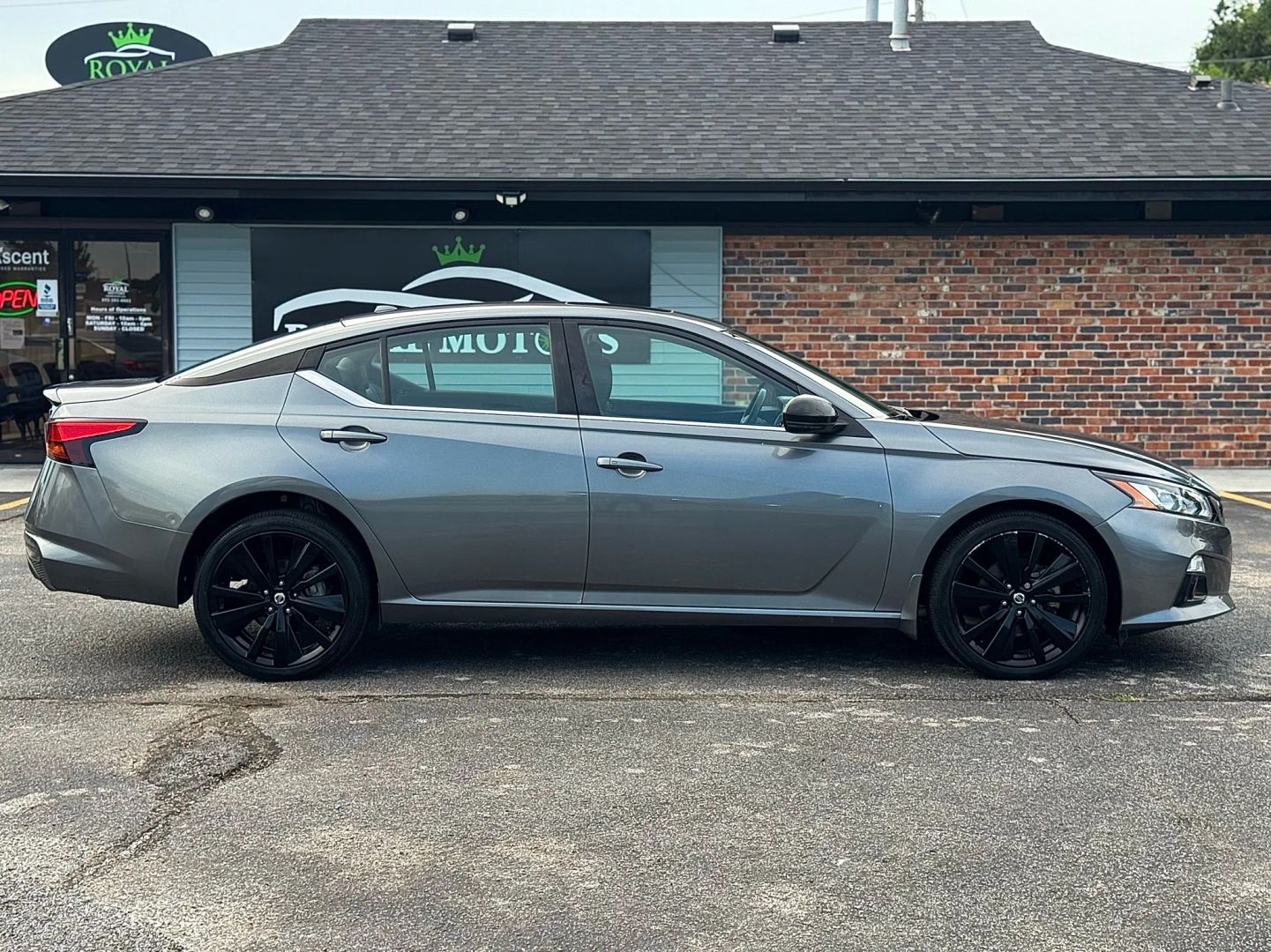 2022 Nissan Altima - Image 12