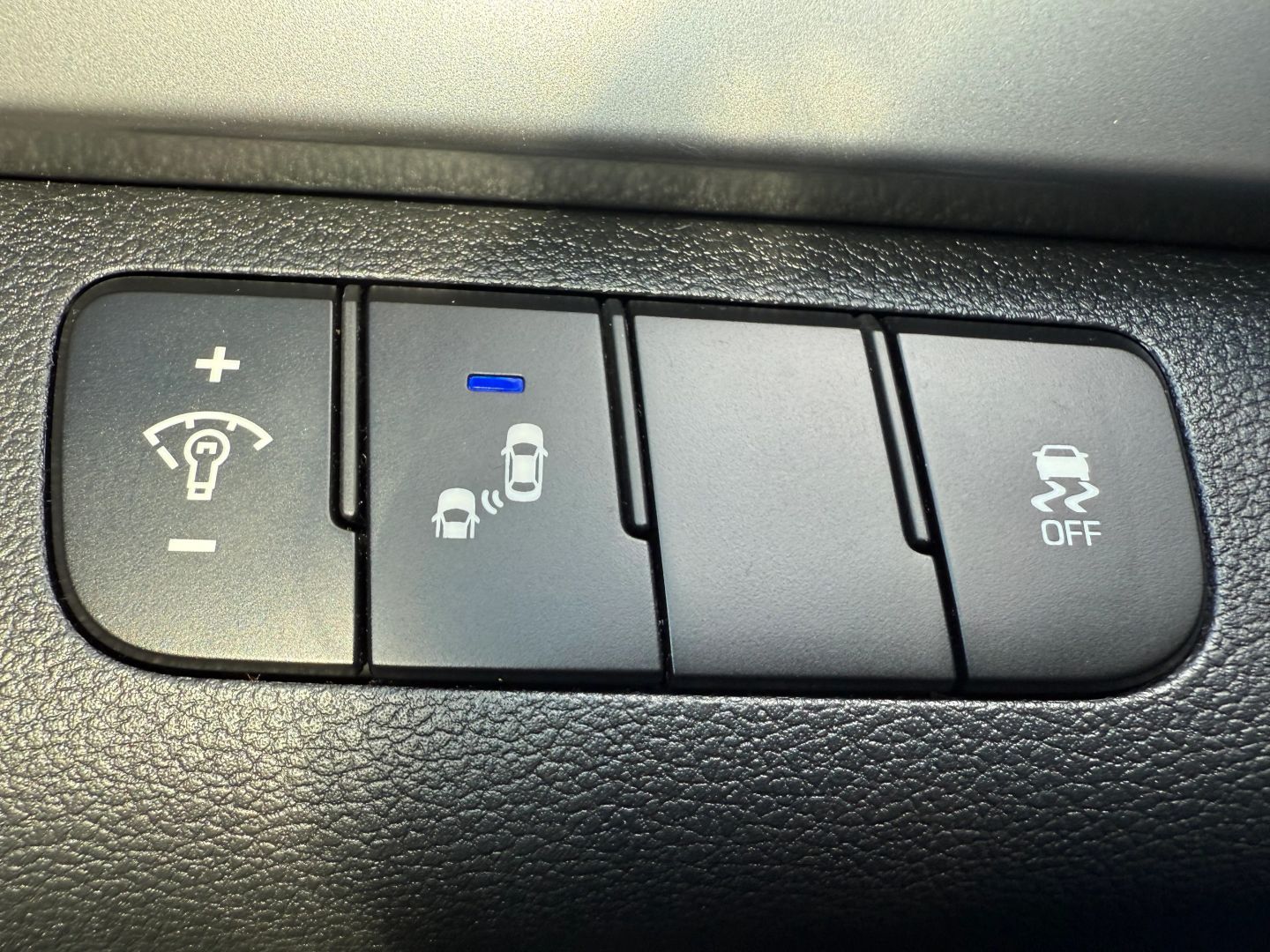 2018 Hyundai Elantra - Image 19