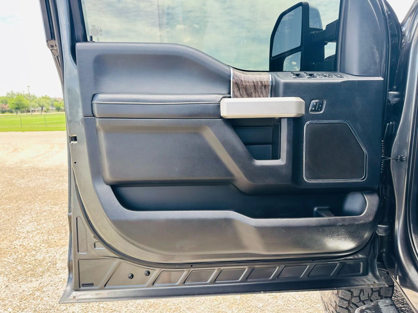 2017 Ford F250 Super Duty Crew Cab - Image 18