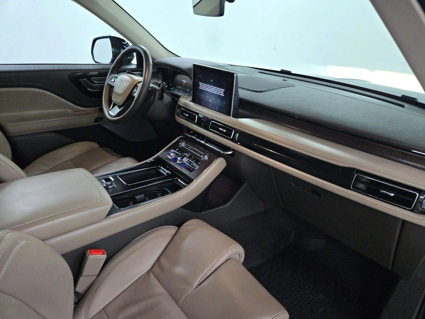 2020 Lincoln Aviator - Image 28