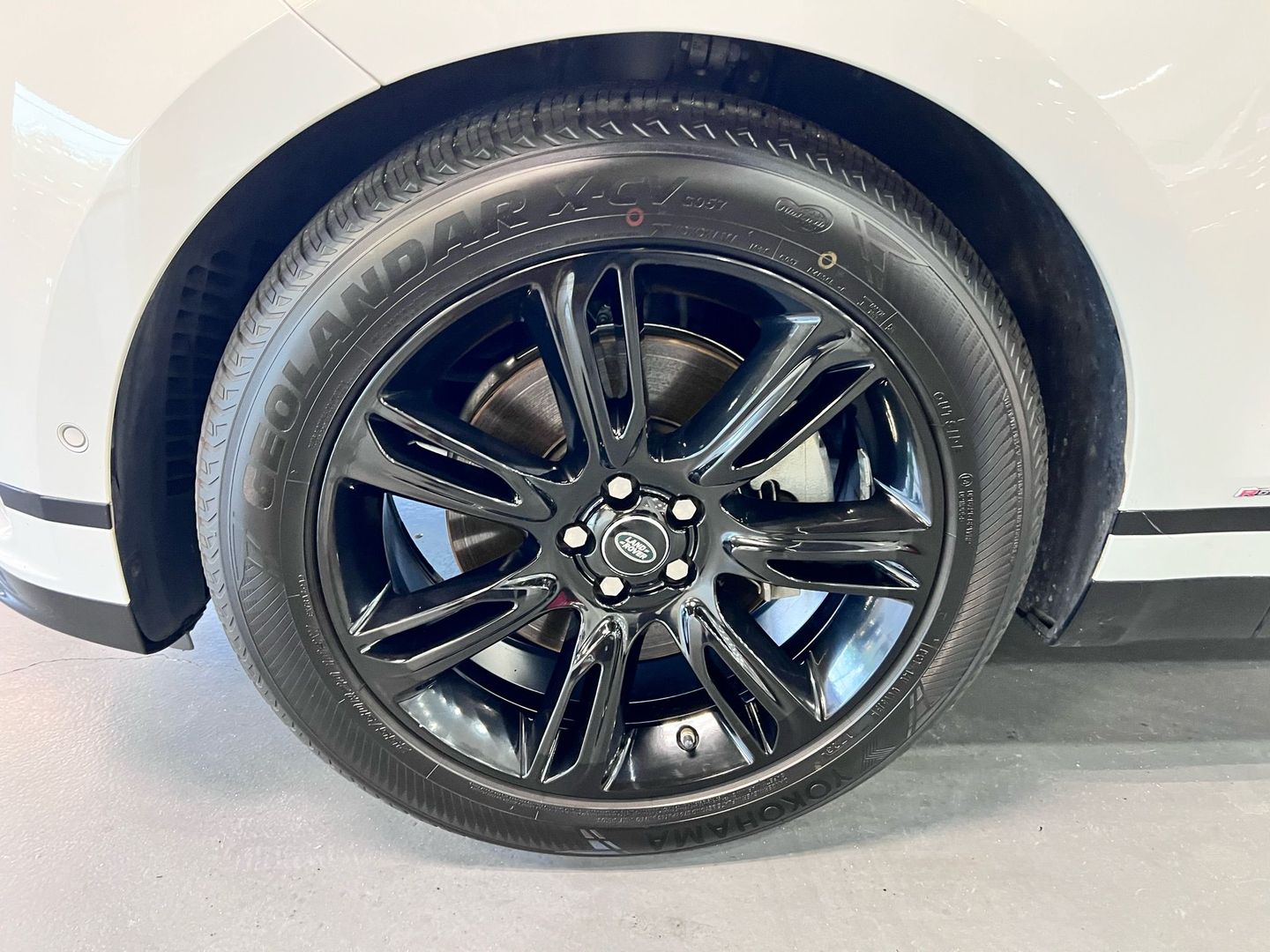 2019 Land Rover Range Rover Velar R-dynamic Se Sport Utility 4d - Image 37