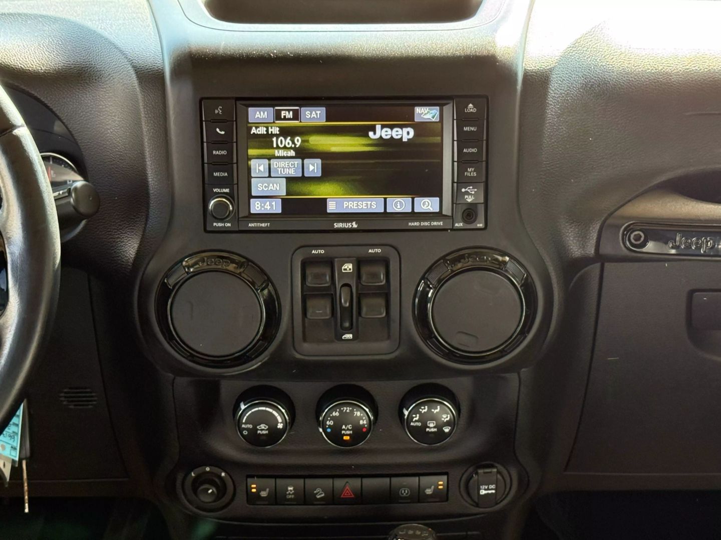 2015 Jeep Wrangler - Image 28