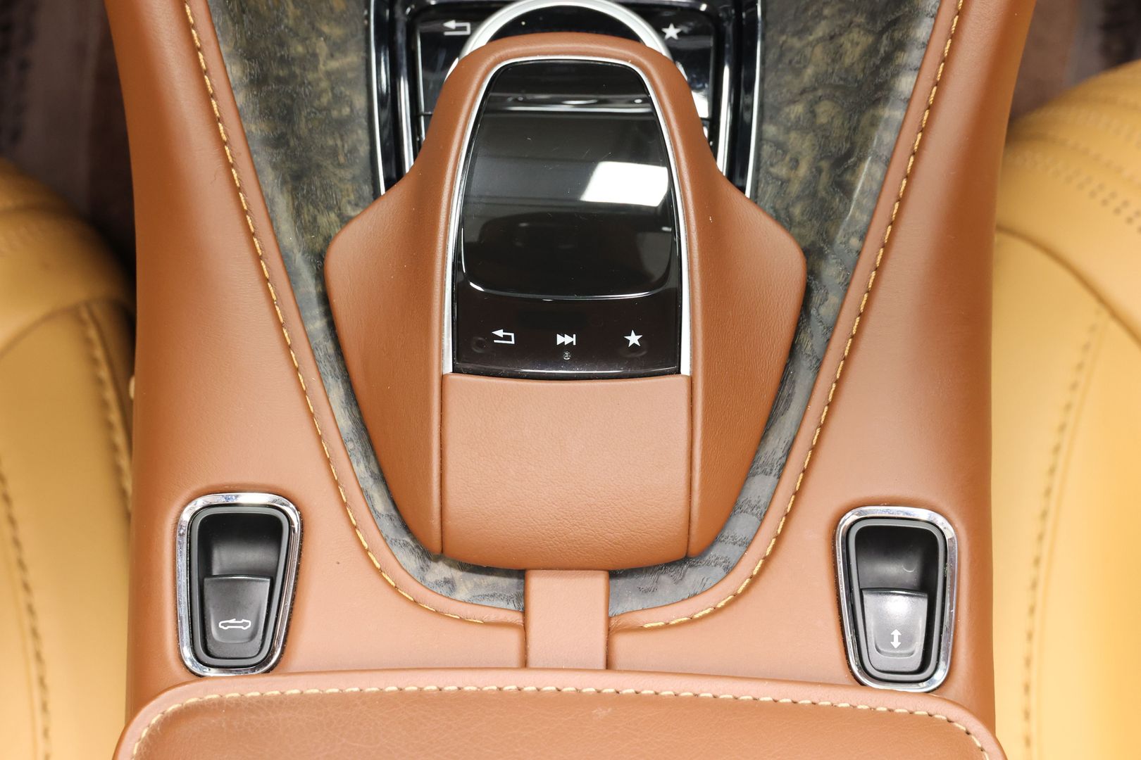 2019 Aston Martin Db11 - Image 45