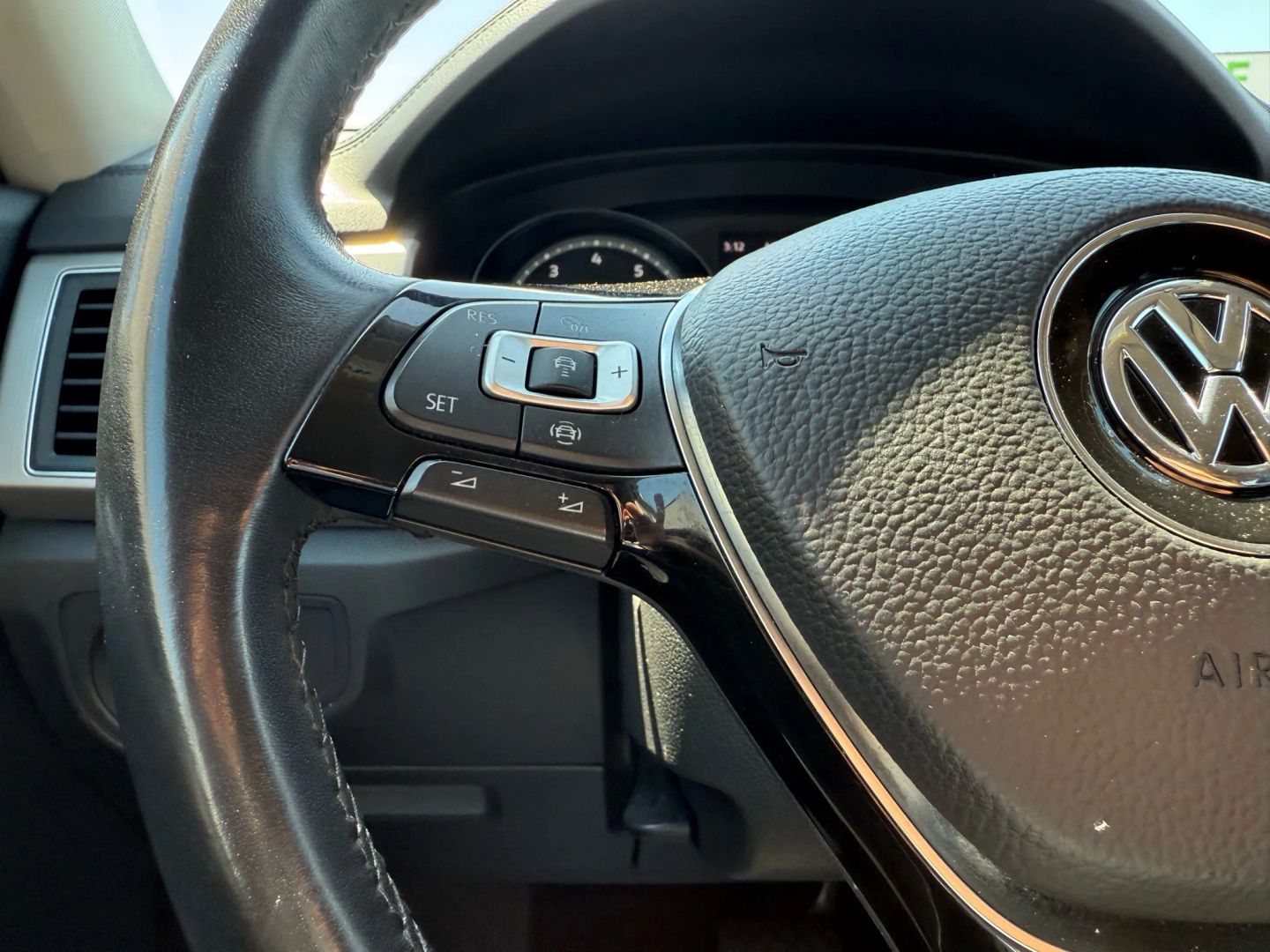 2019 Volkswagen Atlas - Image 33