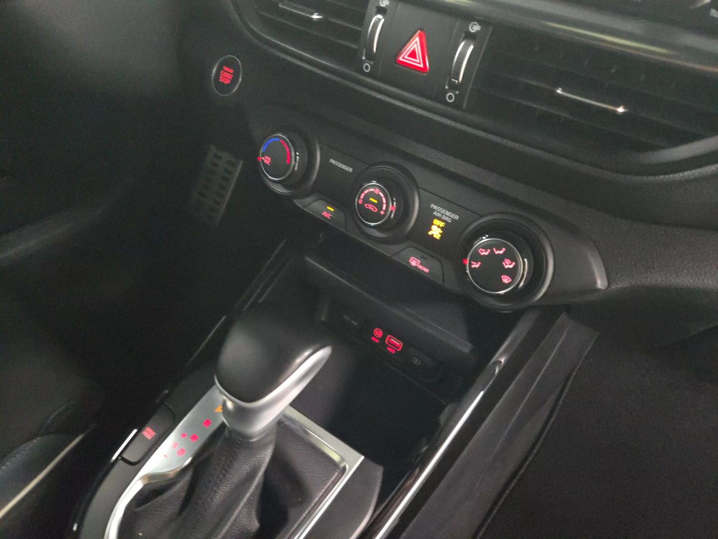 2021 Kia Forte - Image 29