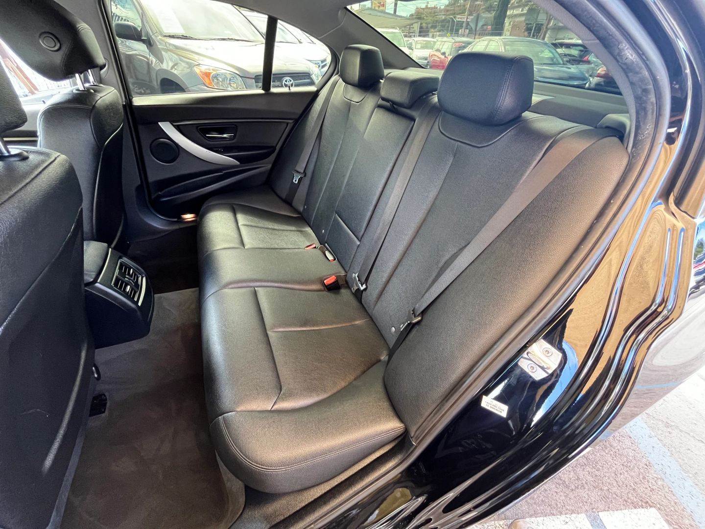 2018 Bmw 3 Series  Vin: Wba8a9c53jk622915 Stock Id: 622915 - Image 15