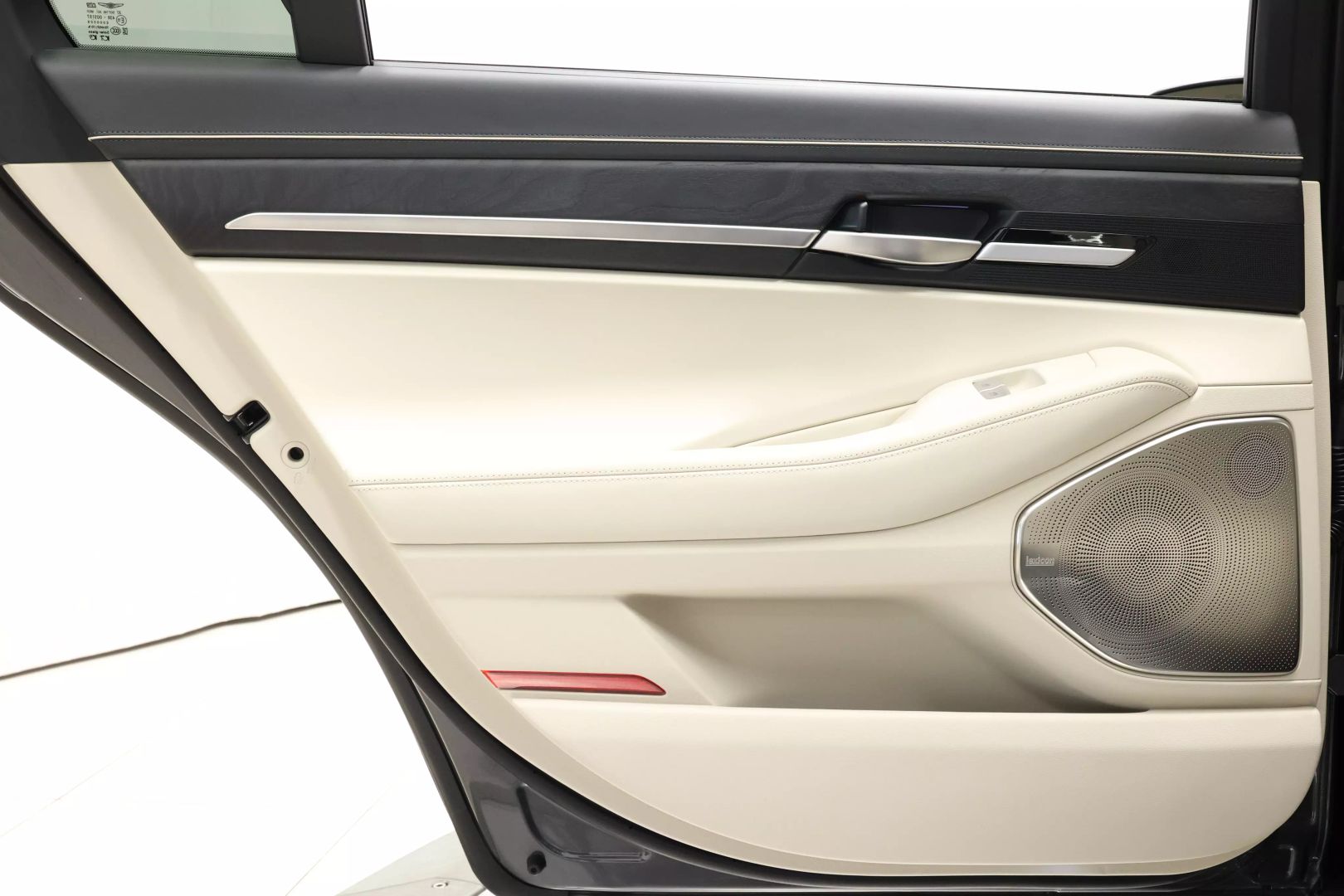2020 Genesis G90 - Image 59