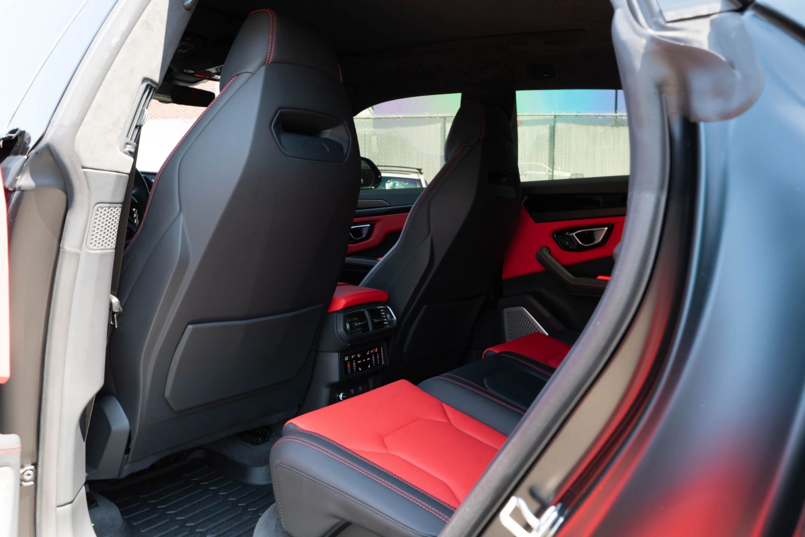 2022 Lamborghini Urus - Image 59