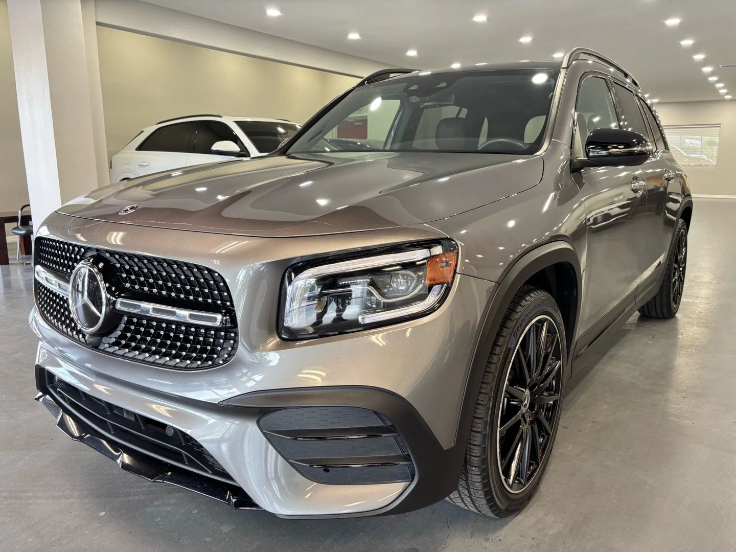2020 Mercedes-benz Glb Glb 250 4matic Sport Utility 4d - Image 3
