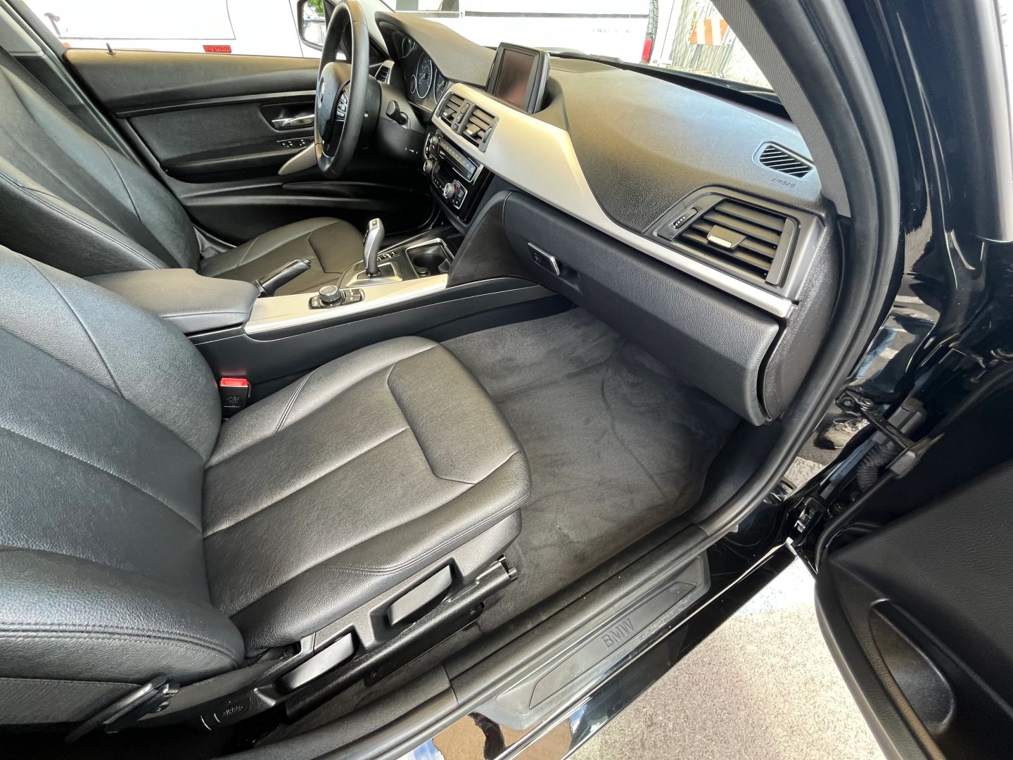 2018 Bmw 3 Series  Vin: Wba8a9c53jk622915 Stock Id: 622915 - Image 12