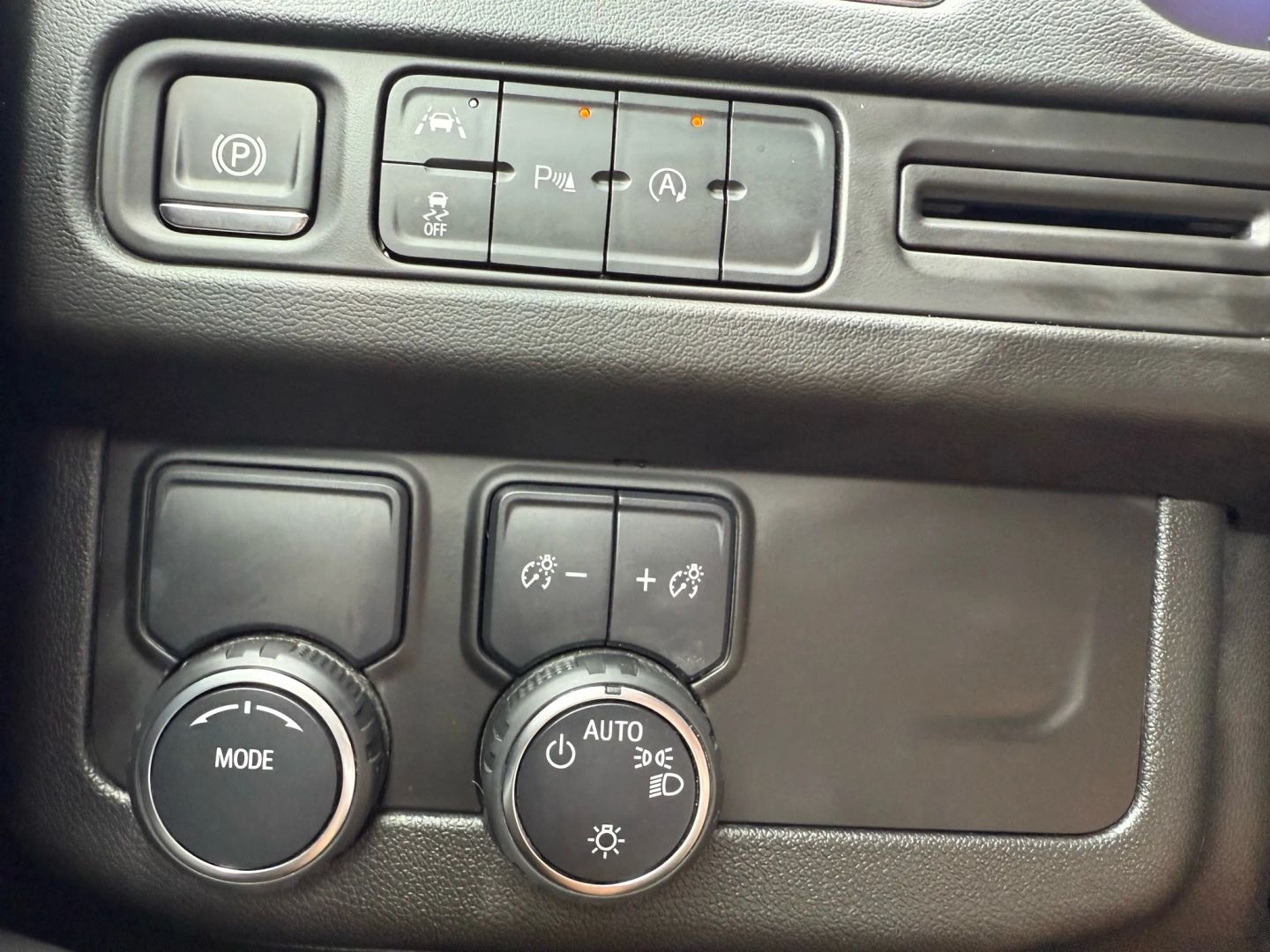 2024 Chevrolet Tahoe - Image 30
