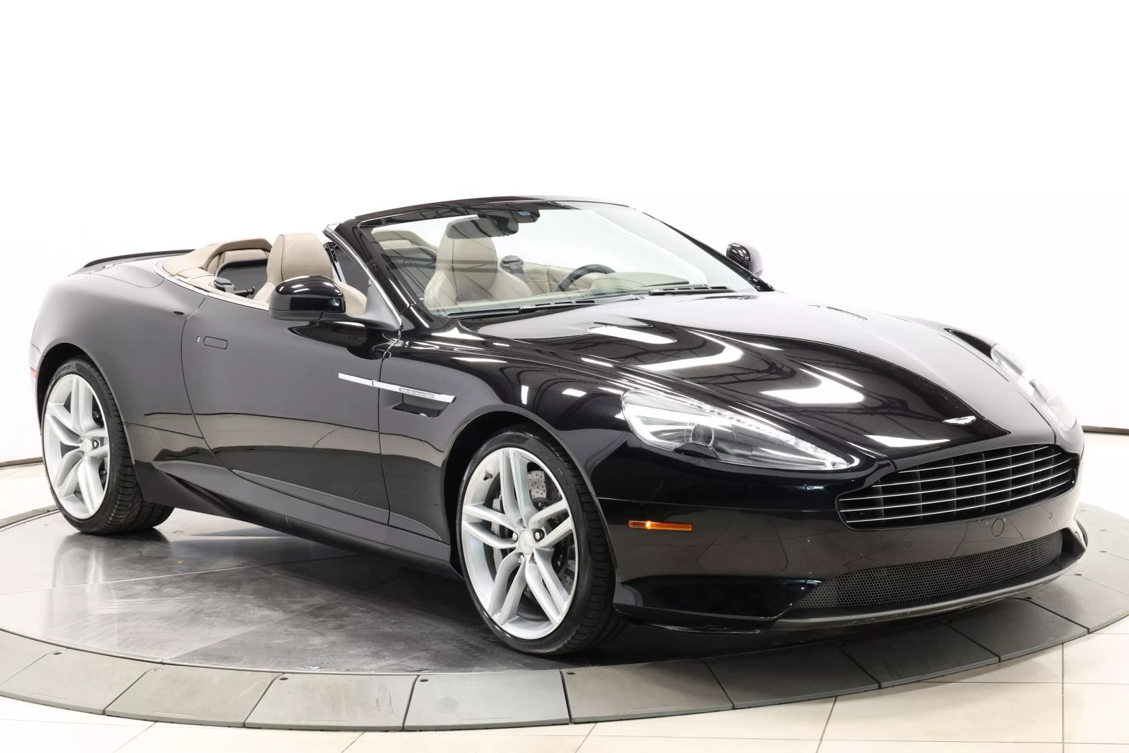2015 Aston Martin Db9 - Image 84