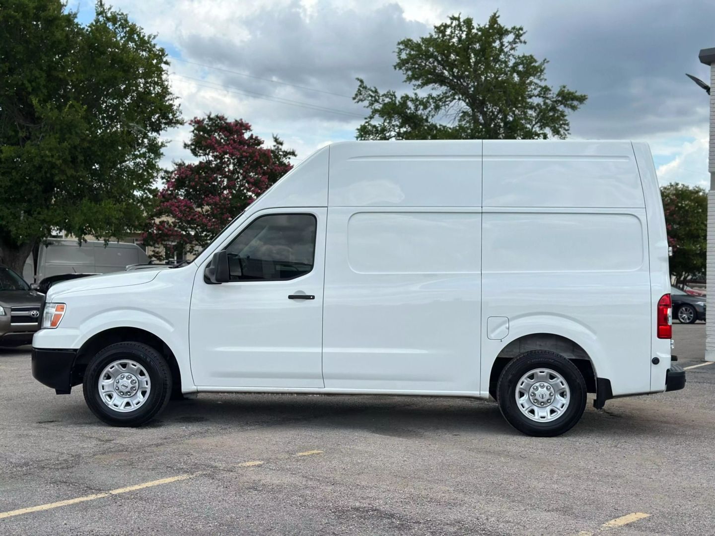 2018 Nissan Nv2500 Hd Cargo - Image 3