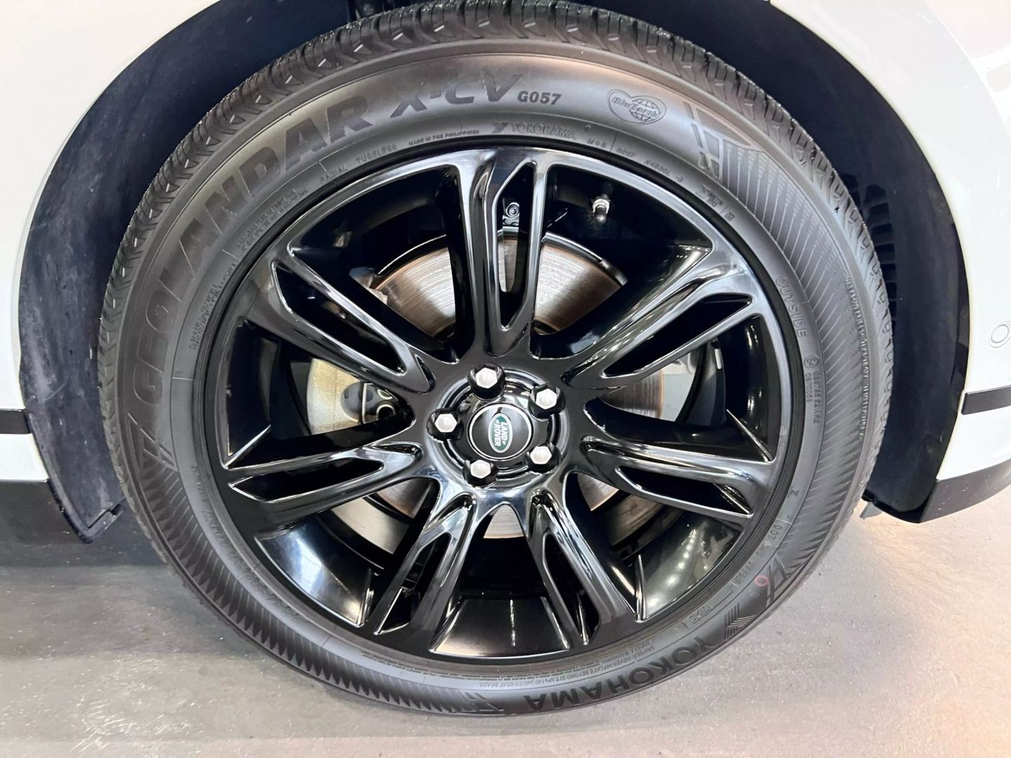 2019 Land Rover Range Rover Velar R-dynamic Se Sport Utility 4d - Image 36