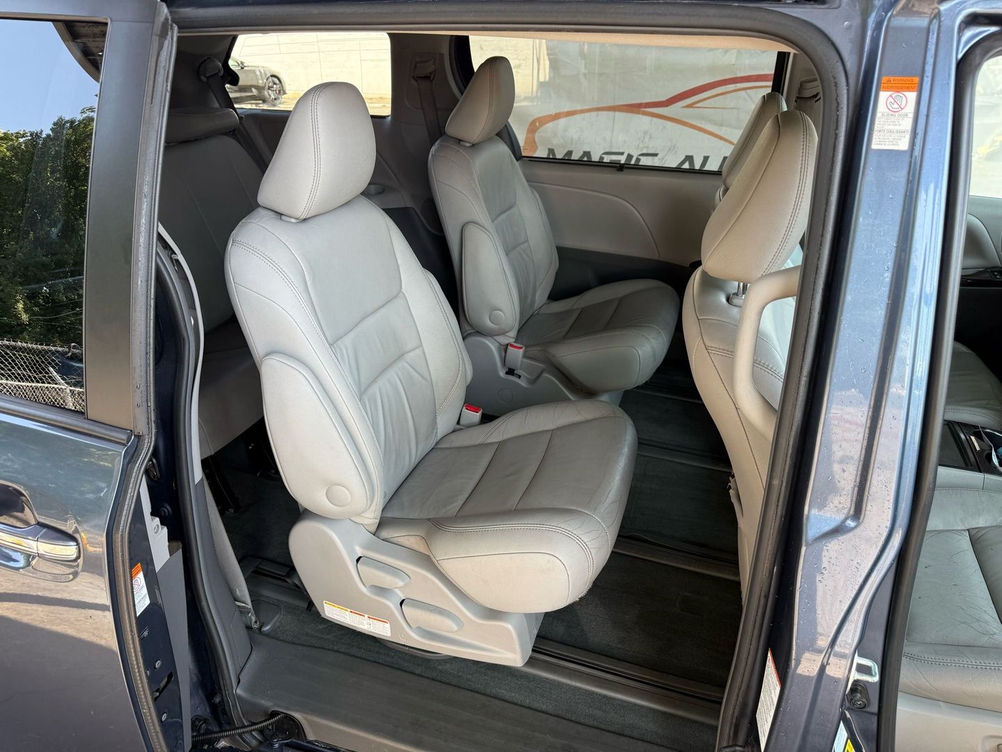 2015 Toyota Sienna - Image 21