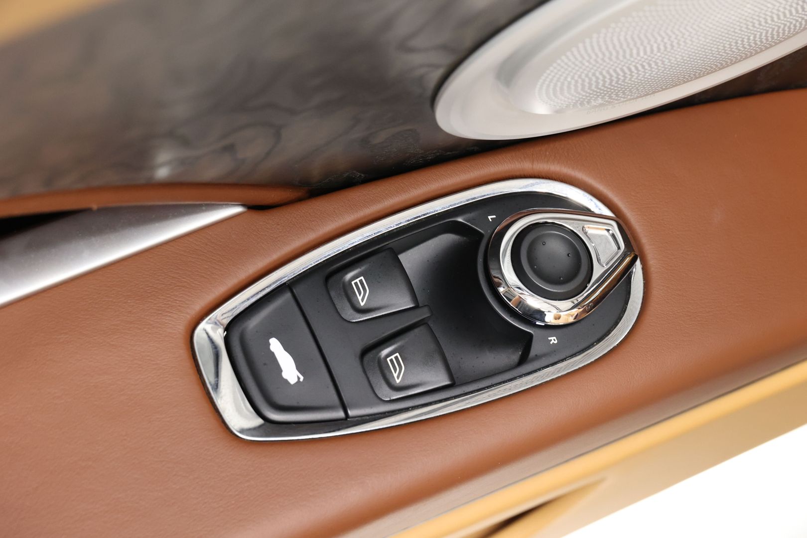 2019 Aston Martin Db11 - Image 10