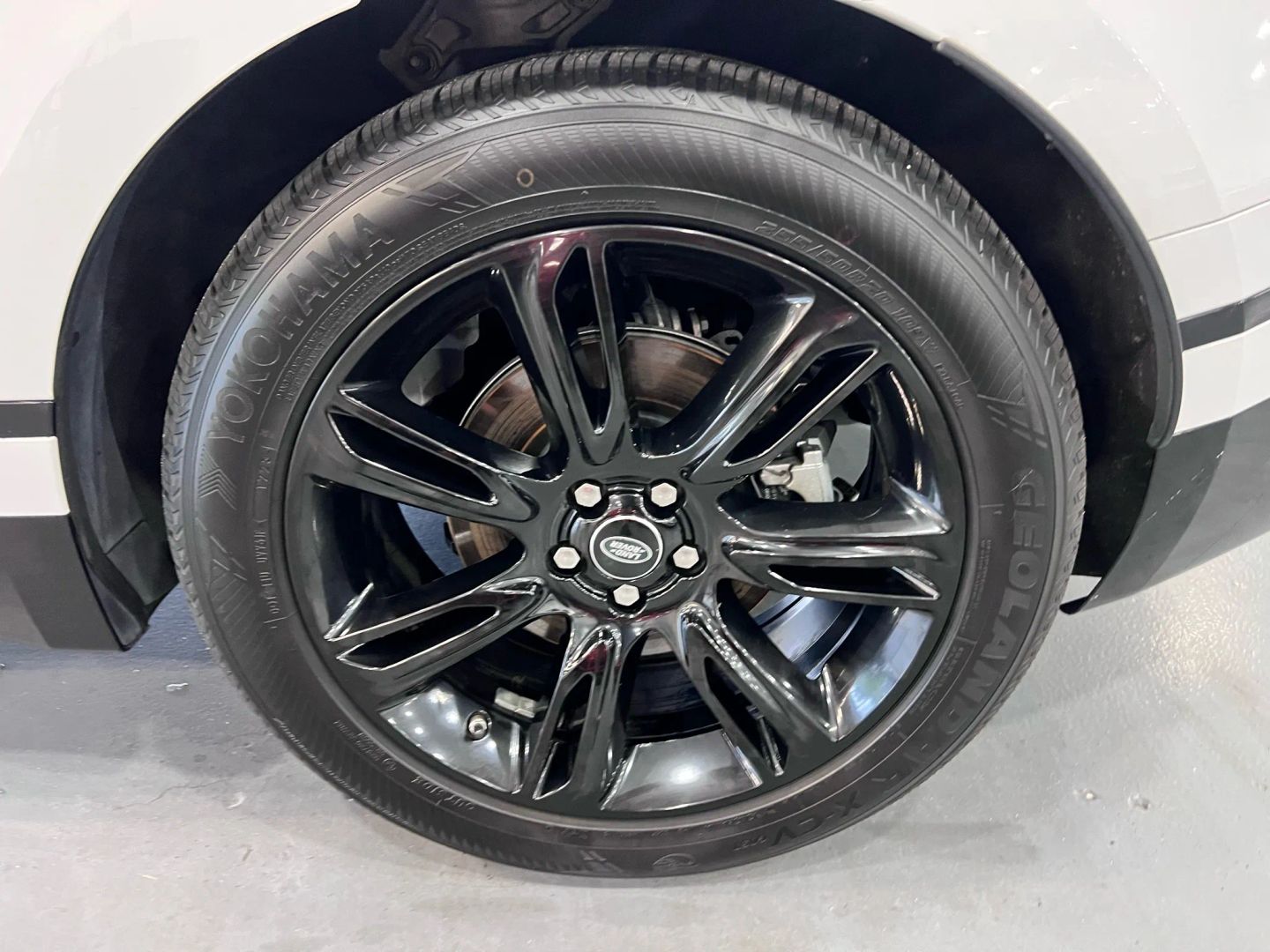 2019 Land Rover Range Rover Velar R-dynamic Se Sport Utility 4d - Image 38