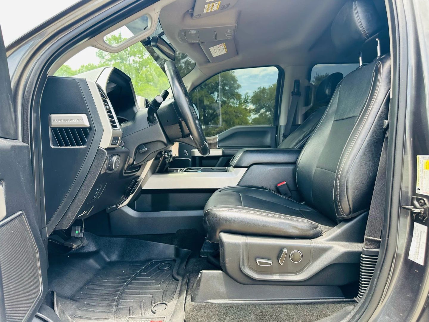 2017 Ford F250 Super Duty Crew Cab - Image 19
